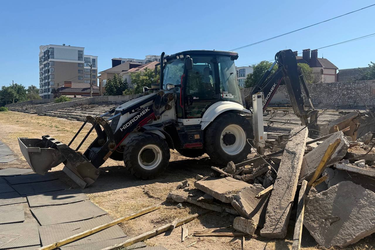 Долгожданный ремонт: в Евпатории началась реконструкция Дворца спорта им. Гагарина