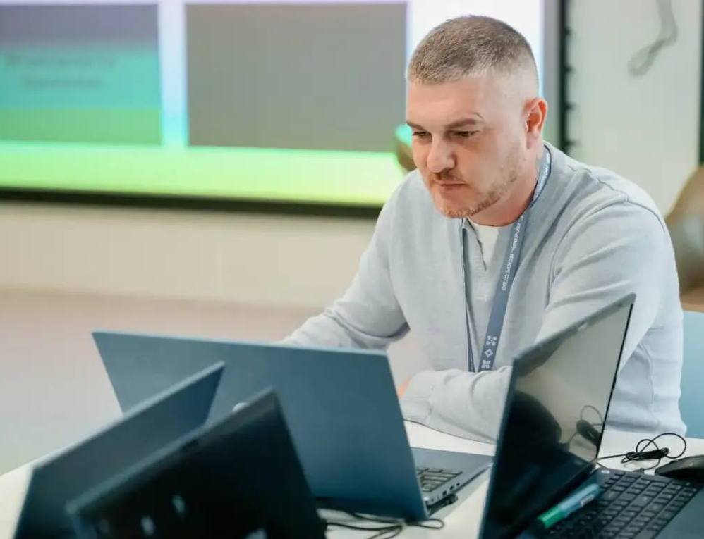 Участник программы "Герои Крыма" Иван Софроннов представил проект по ремонту автодорог и прокладки газопроводов 