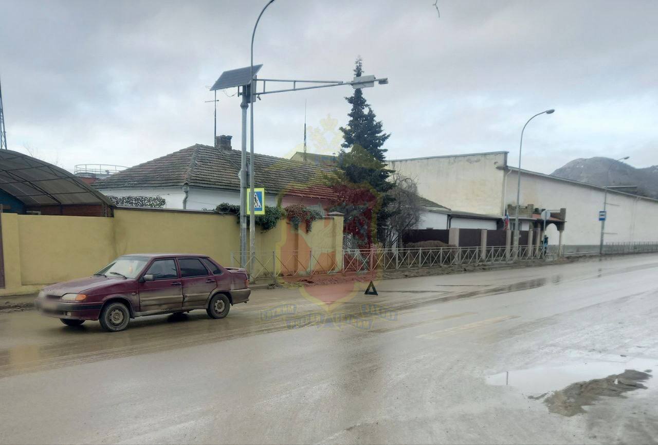 На пешеходном переходе в Судаке легковушка сбила двух детей