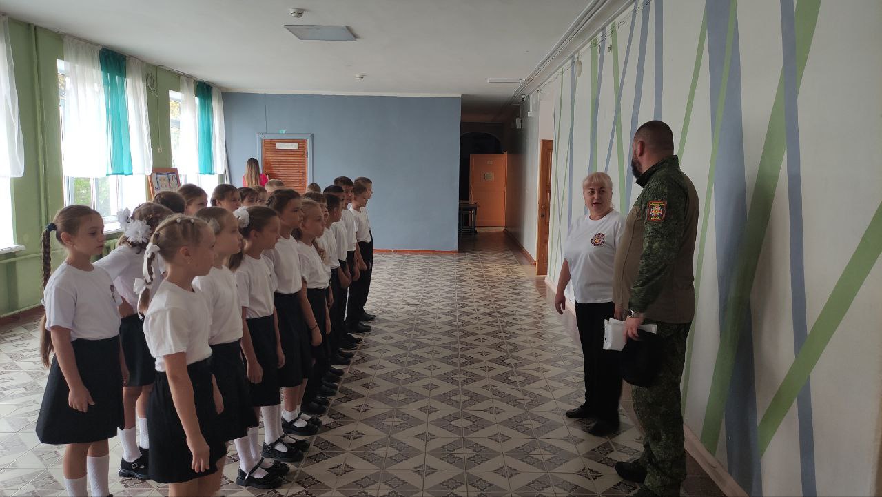 Крымский боец-казак на 1 сентября приехал встретиться с родными казачьими классами