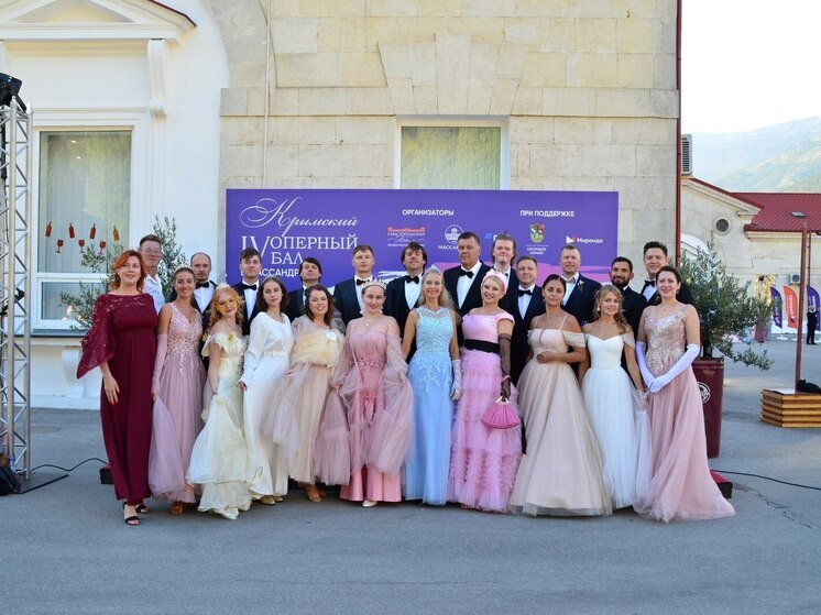 Крымский Оперный Бал собрал 80 пар