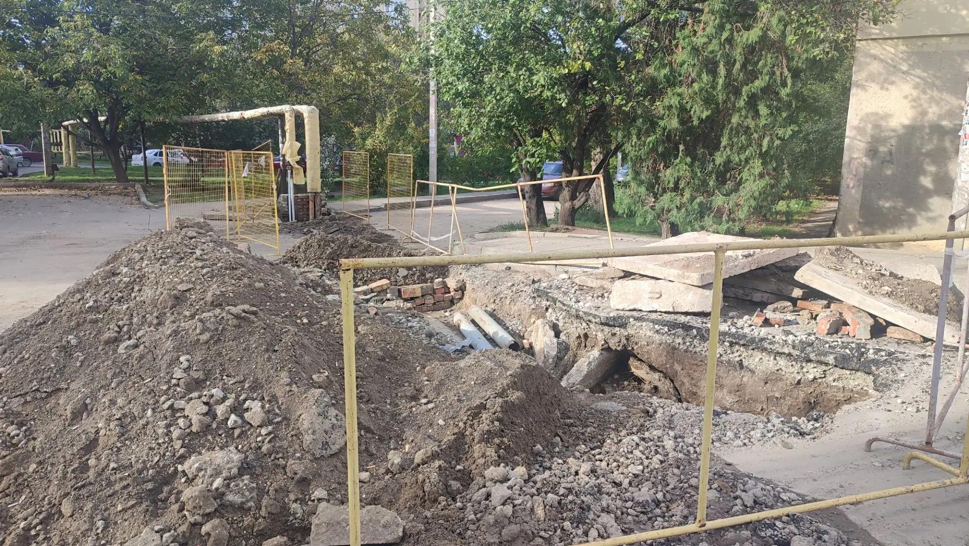Ямы на месте ремонта и голые трубы: успеют ли в Симферополе подготовить теплотрассы к 26 октября
