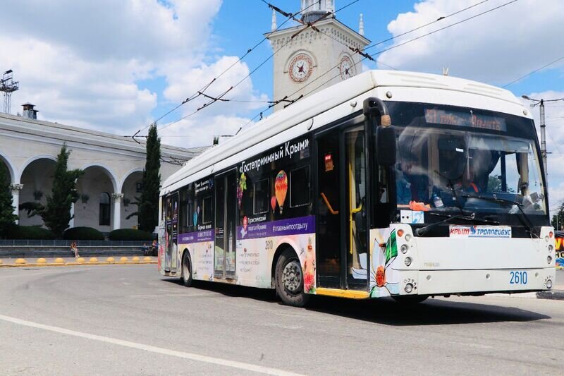 В Крыму начали курсировать «туристические» троллейбусы