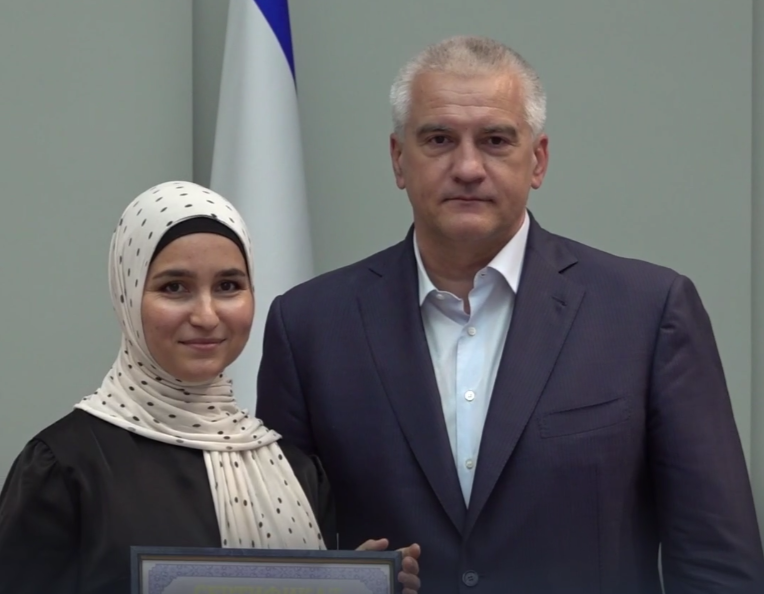 Учителя из Судака наградили за участие в соревнованиях по профессиональному мастерству