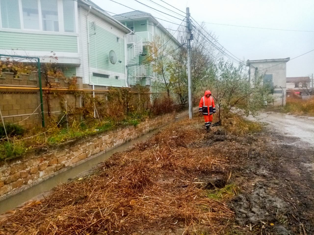 Коммунальные службы Евпатории работают в усиленном режиме