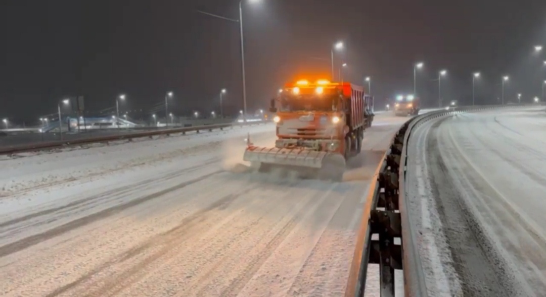 В Крыму очистили от снега почти 14 тысяч км дорог