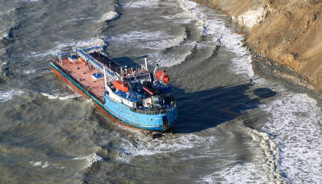 Завершены работы по сбору мазута с морского дна после крушения танкеров в Керченском пролив