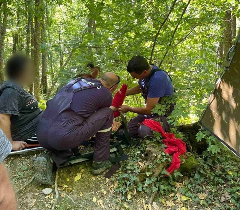 В горах Крыма спасли раненную туристку 