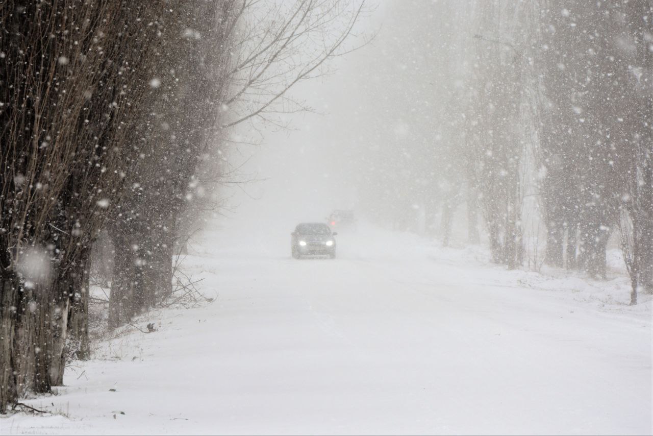 Из-за непогоды на некоторых дорогах Крыма временно перекрыто движение транспорта 