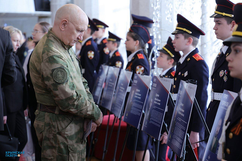В Симферополе открылась выставка «Про Героев»