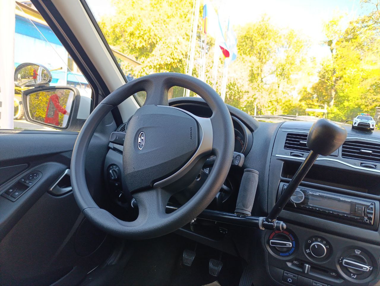 Крымские ветераны СВО смогут пройти обучение по управлению автомобиля с ручным управлением