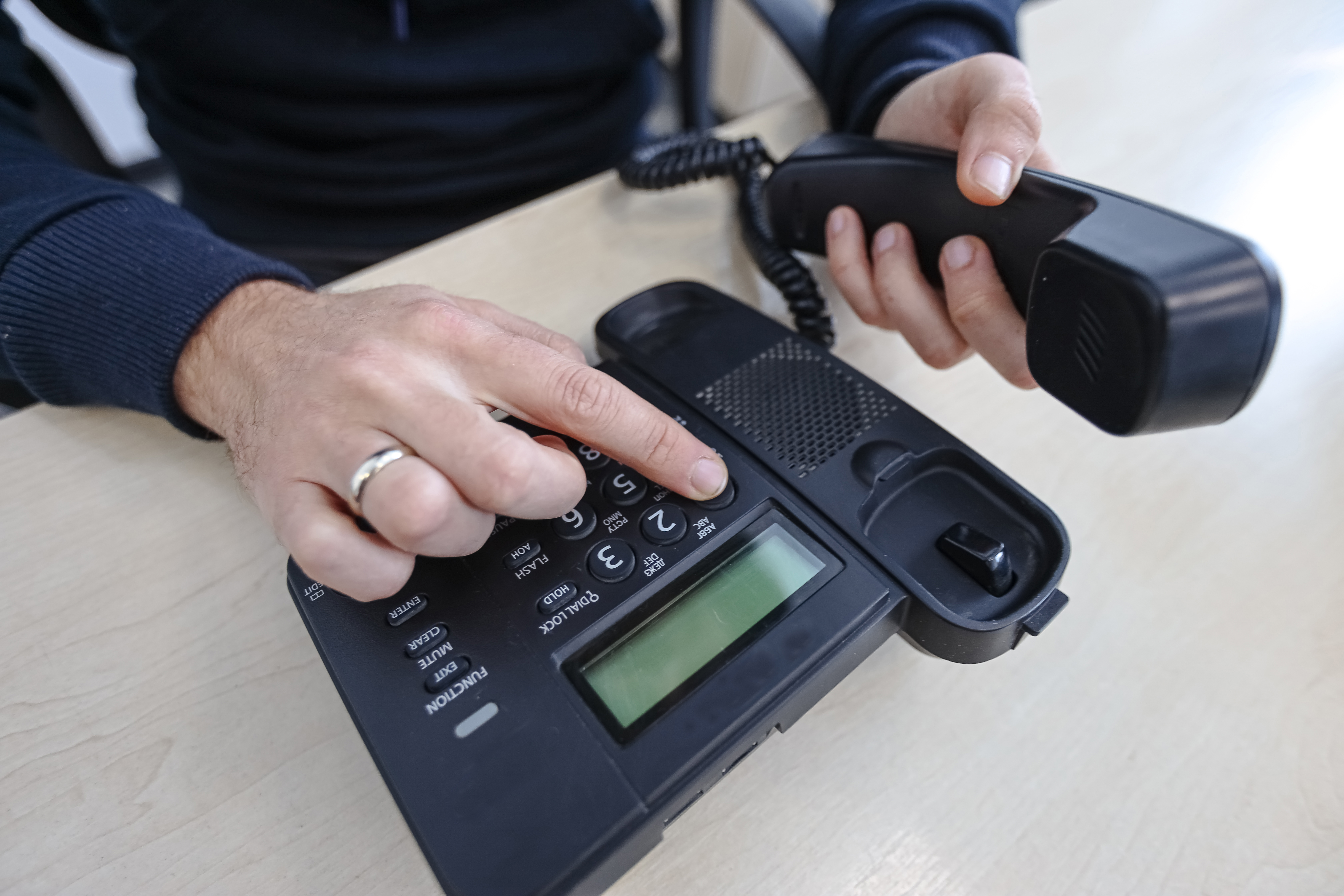 Связь, которую мы потеряли: эксперт по безопасности оценил идею возвращения к проводной телефонной связи