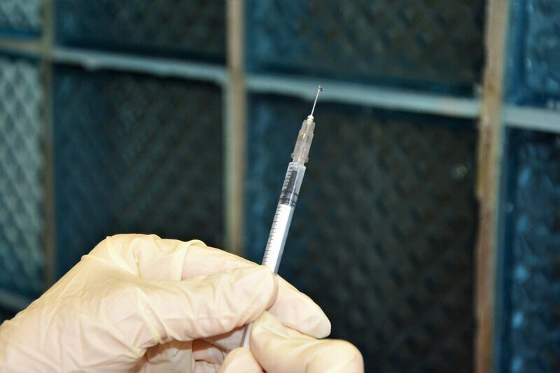 Мокрая история: как избавиться от повышенной потливости и можно ли делать инъекции