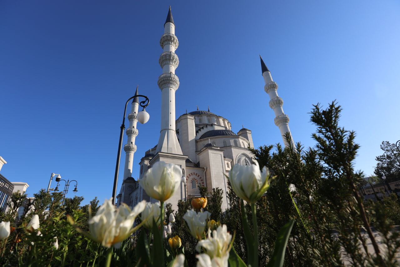 Глава Крыма поздравил мусульман с праздником Ураза-байрам