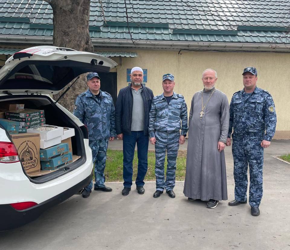 Заместитель муфтия Крыма привез в СИЗО сладости для мусульман