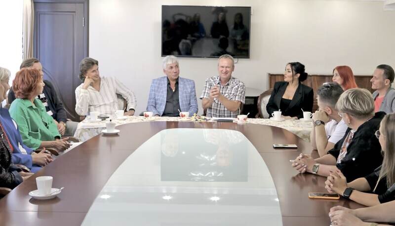 Перед началом нового сезона артисты Музыкального театра встретились со зрителями