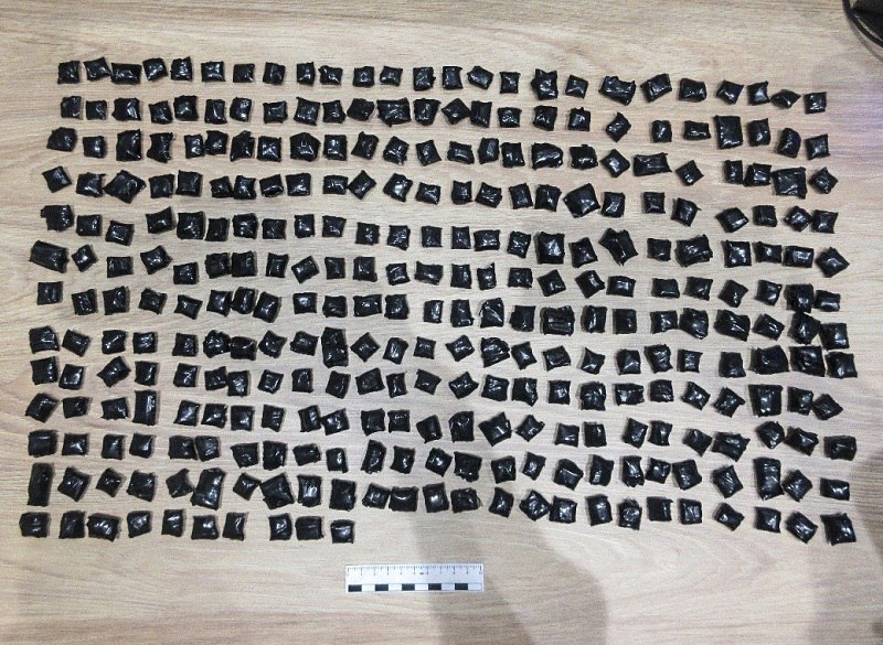 У симферопольца нашли свыше 1000 пакетиков с наркотиками