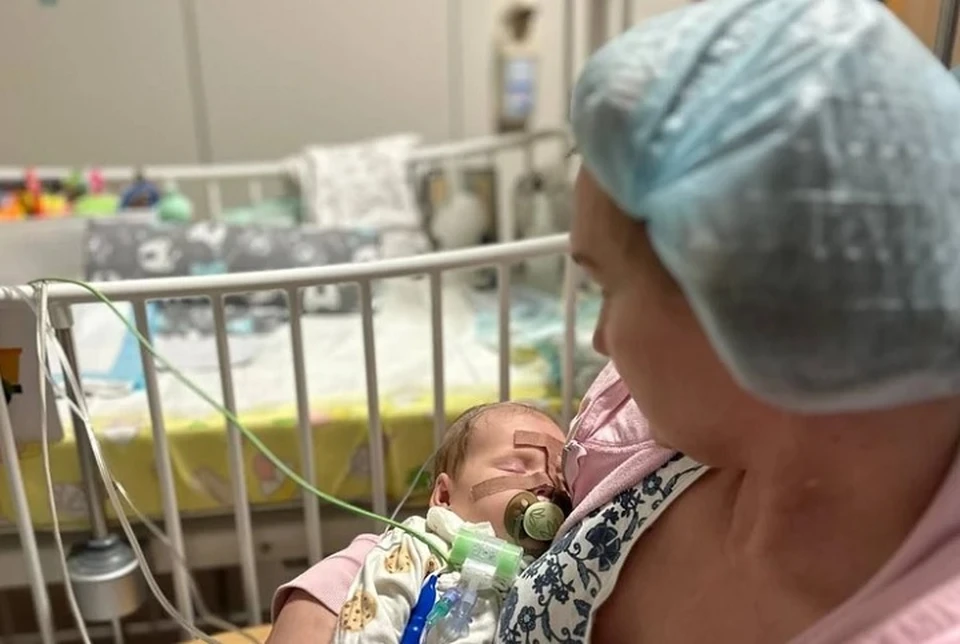 Тяжело дышала, вся синяя: новорожденная крымчанка с тяжелой болезнью остается в московской клинике