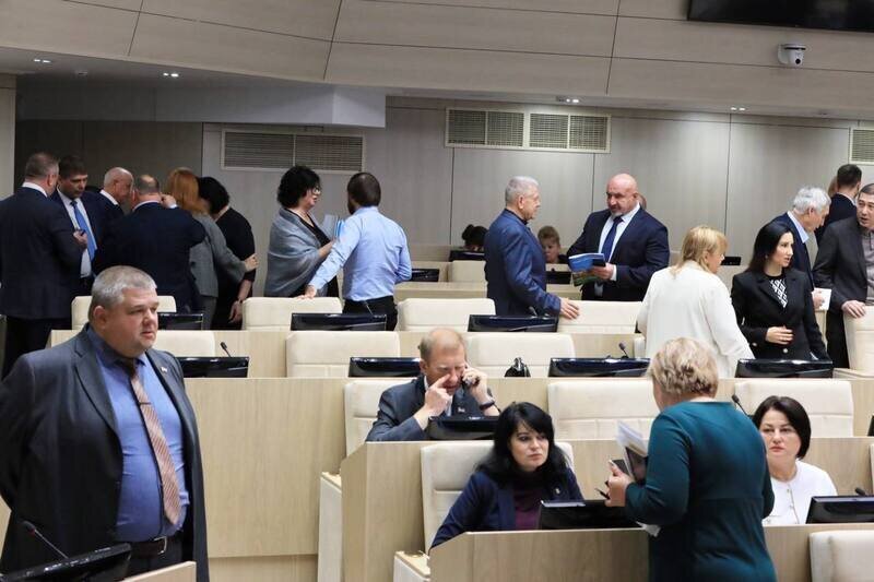 В Госсовете Крыма проходят парламентские слушания бюджета - фоторепортаж