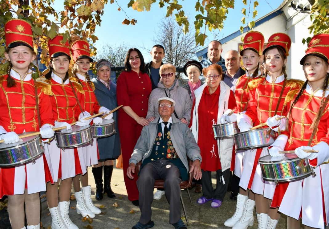 В Крыму ветеран Великой Отечественной войны отметил 101-летие 