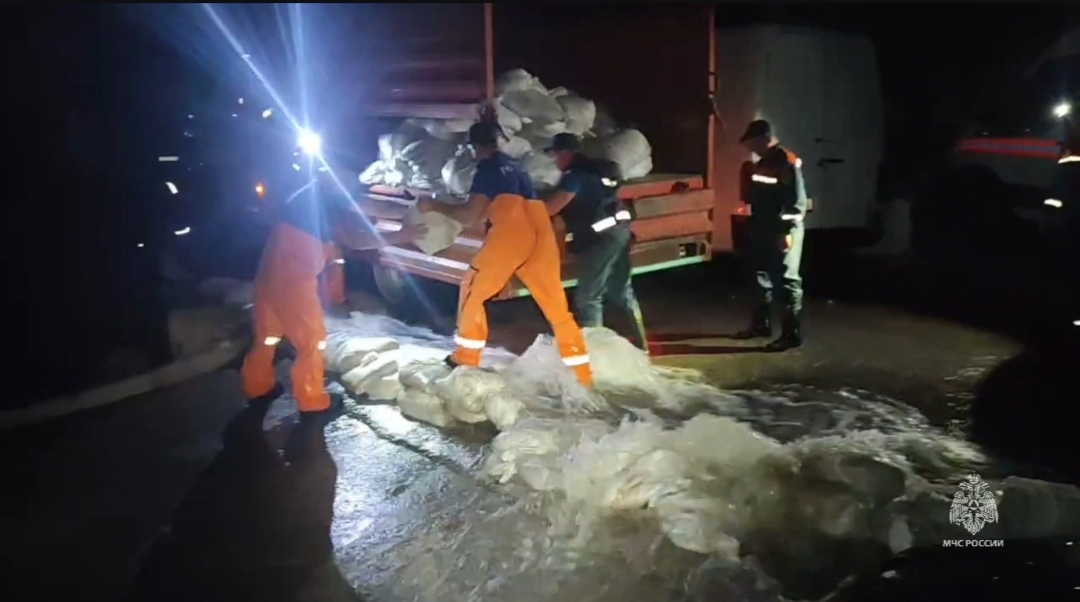 В Ялте спасли троллейбусный парк: подтопленными остаются 8 объектов