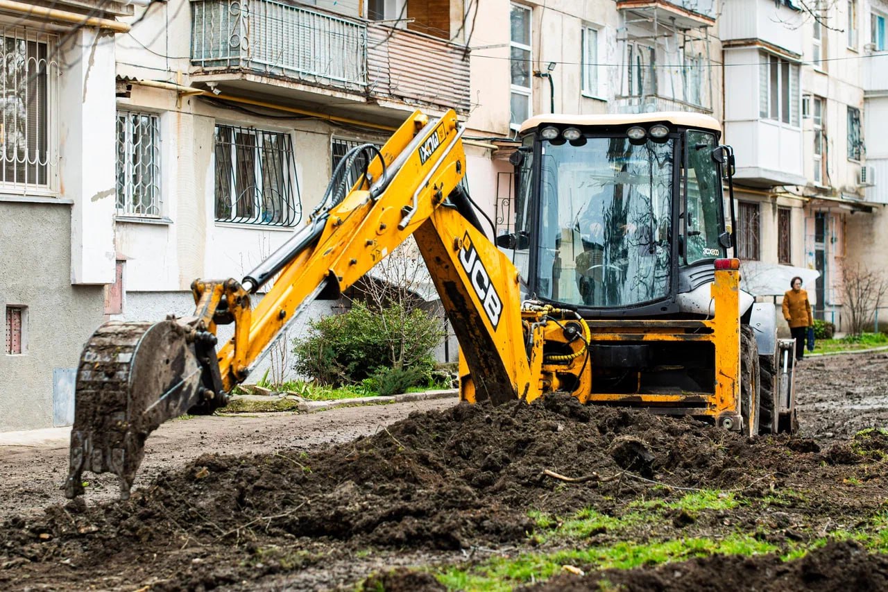 В Симферополе благоустраивают 10 дворовых территорий: адреса