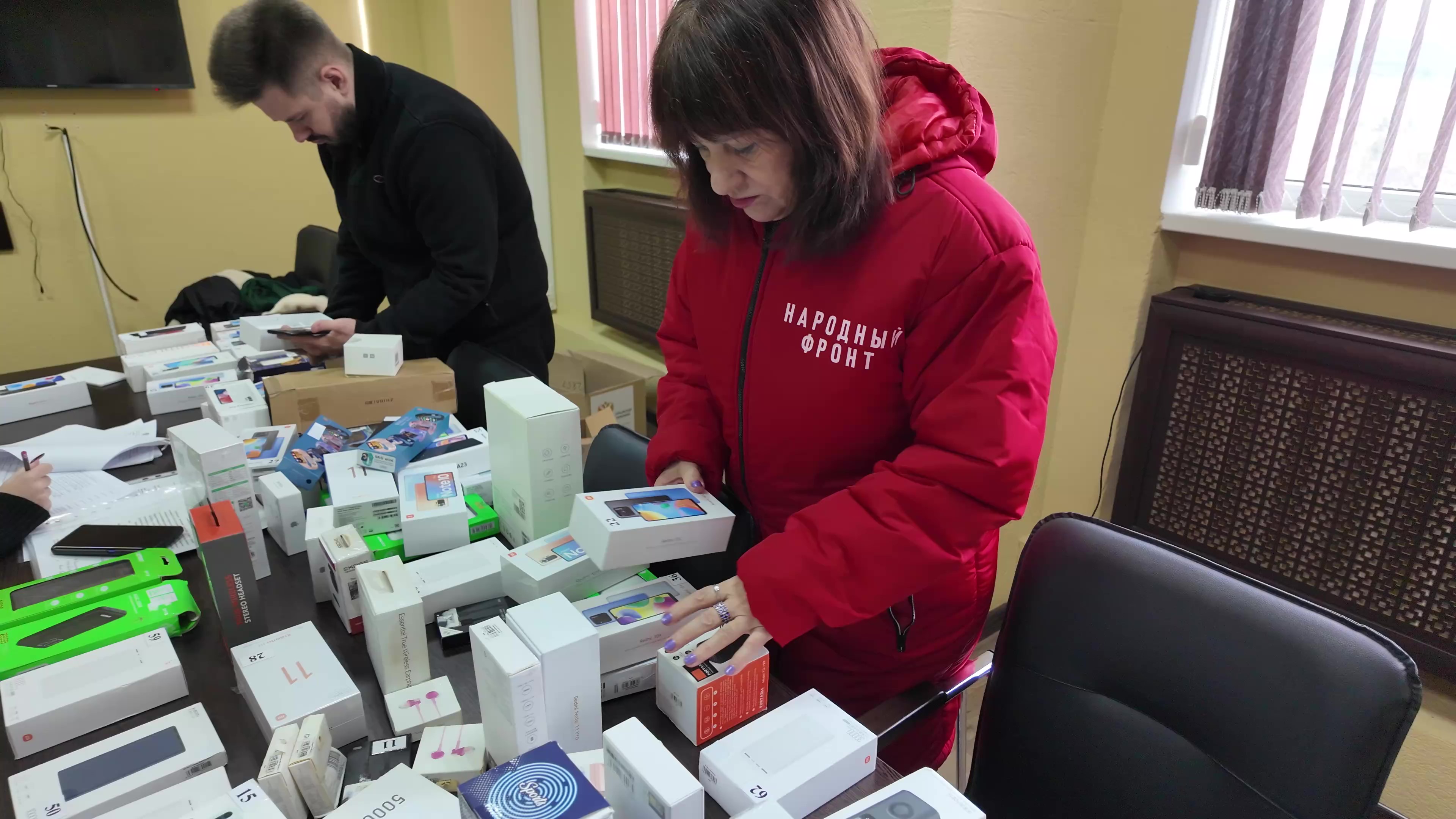 Конфискованные телефоны и бытовую технику из Крыма отправили в освобожденные города Донбасса