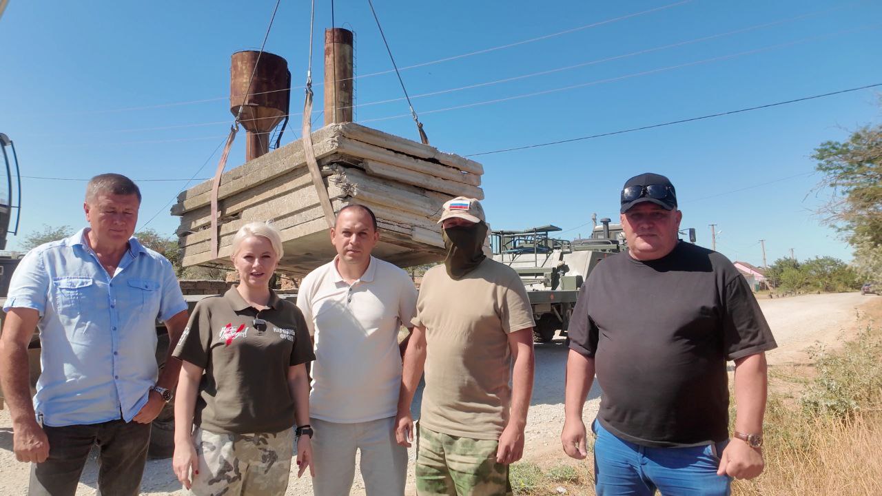 Бойцам войск ПВО в Крыму передали строительные плиты для укрепления позиций