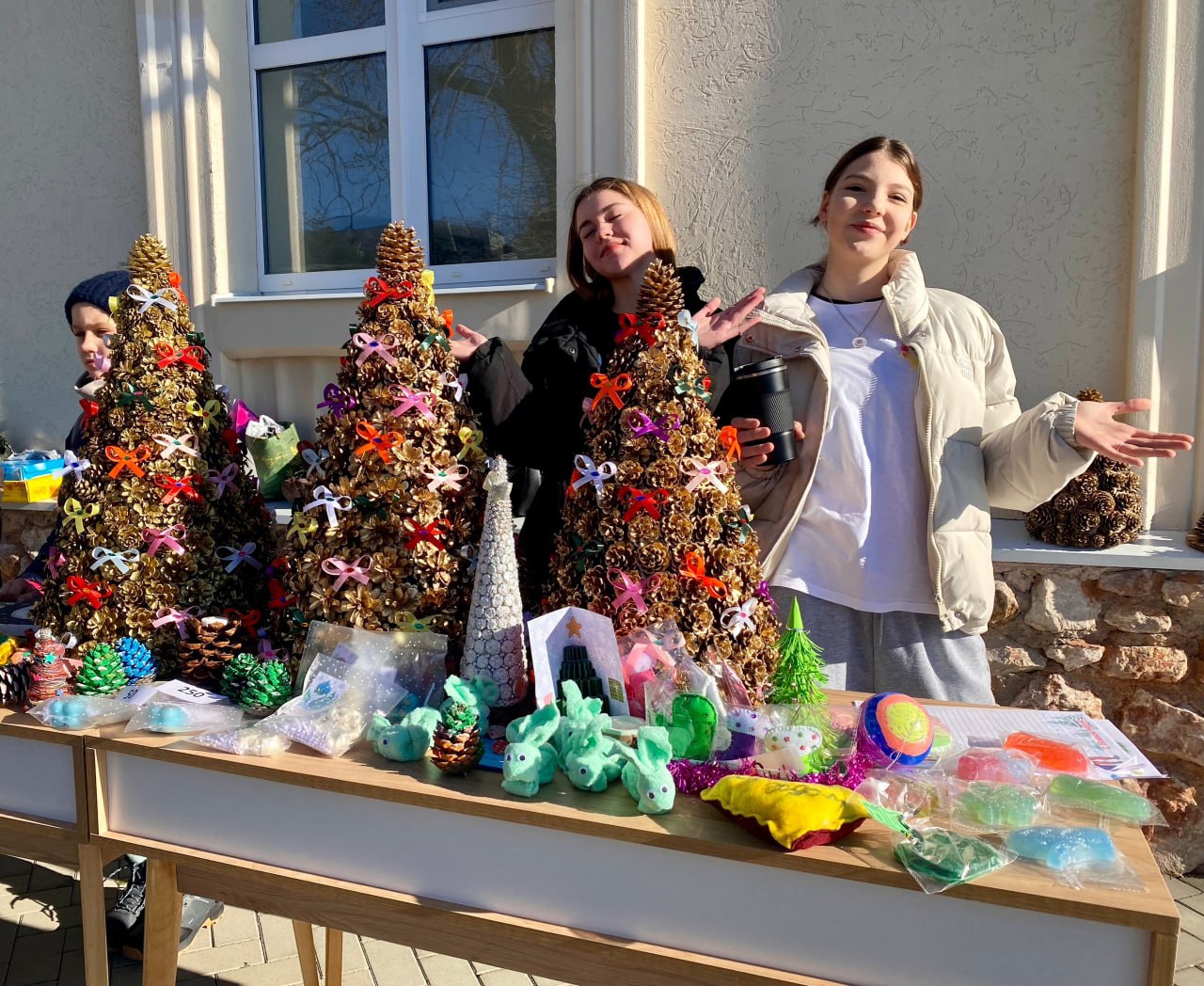 Школьники из Фороса собрали 75 тысяч рублей для участников СВО