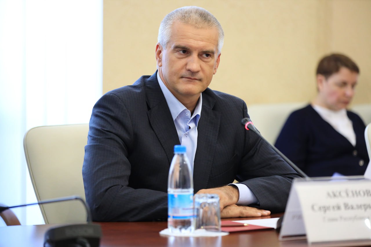 Аксёнов поздравил крымчан с Днём Республики       