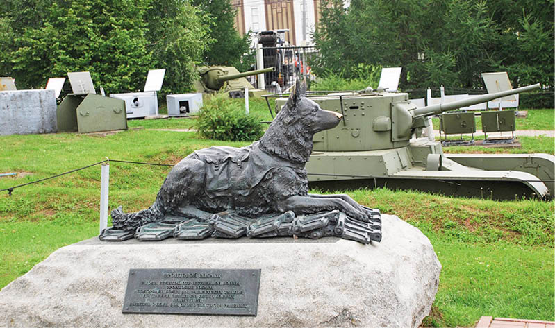 Каким знаменитым собакам в России установлены памятники