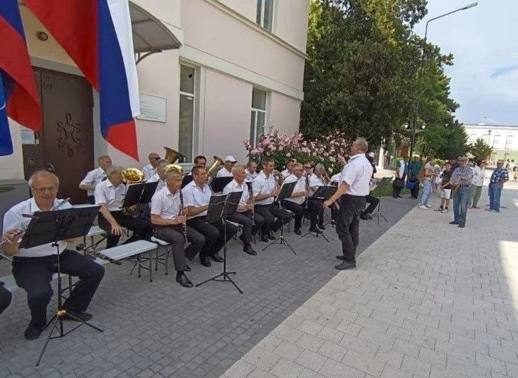 В сквере Симферополя с 16 мая зазвучат марши и вальсы
