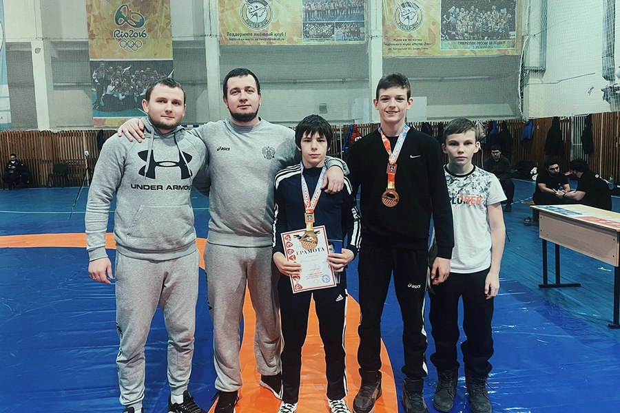 Награды почти во всех категориях: успехи крымских борцов на чемпионате ЮФО