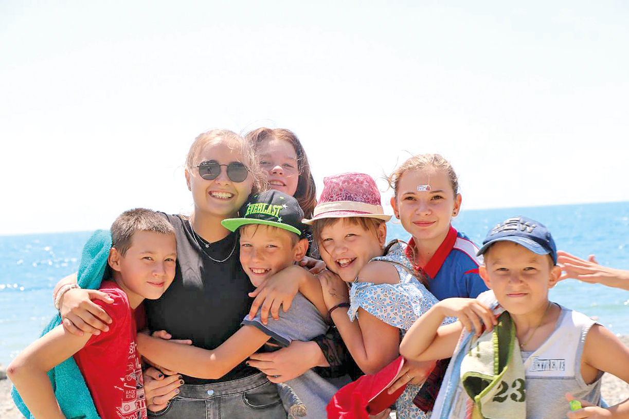 Свои среди детей: интервью с вожатой "Артека"