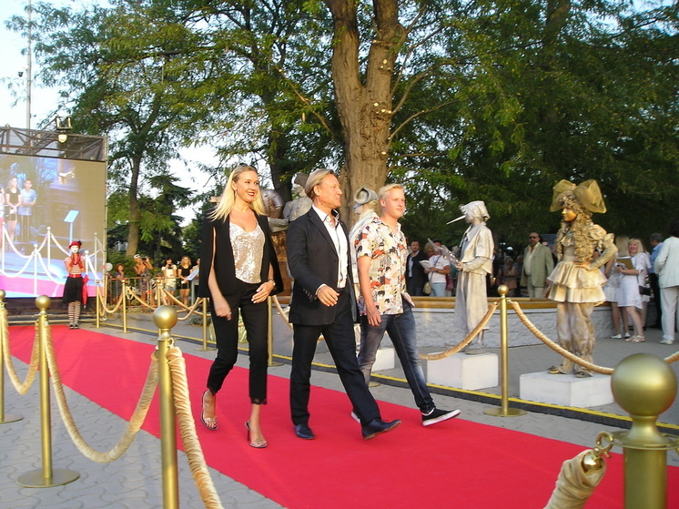 Как Евпатория стала местом встречи Дмитрия Харатьяна и его жены