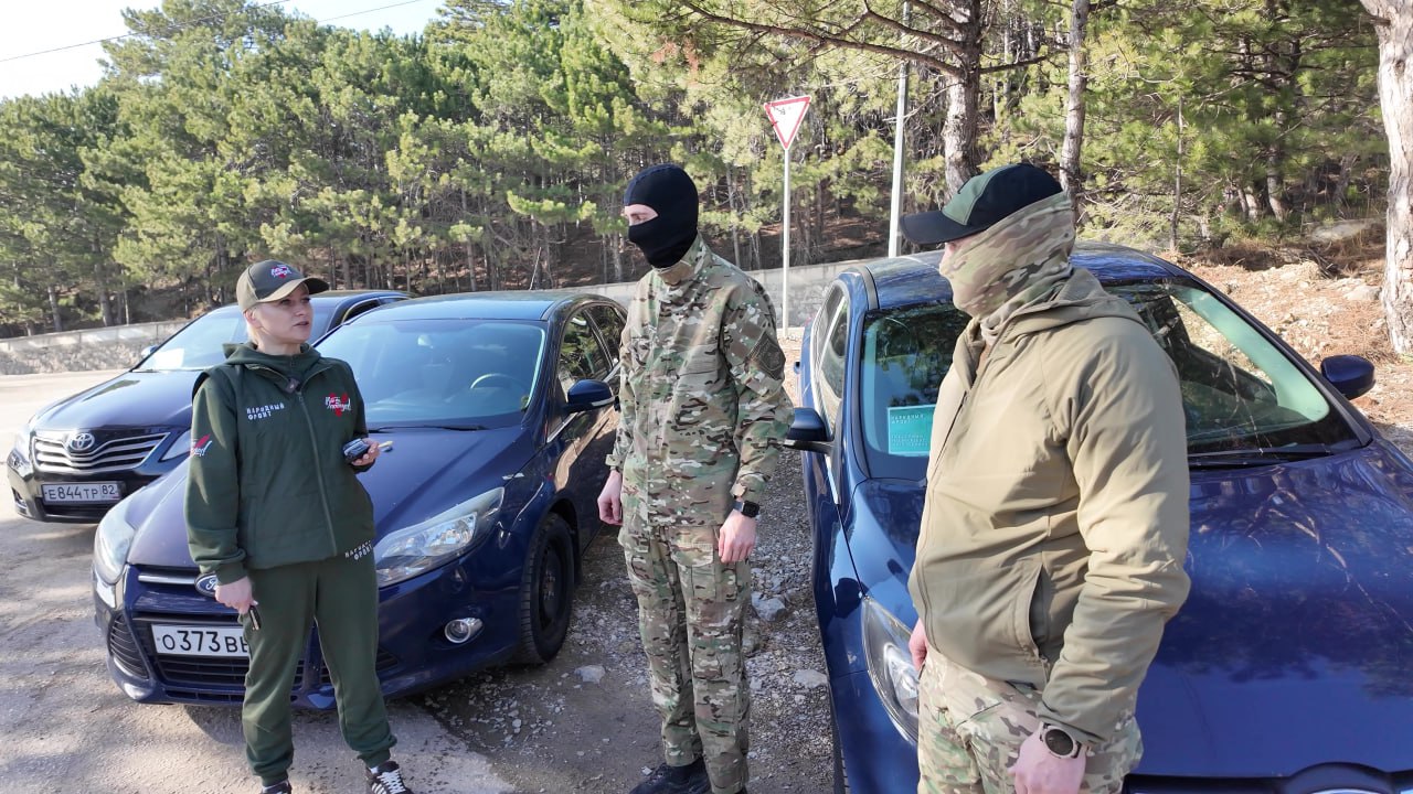 Спецслужбы из Крыма отправили три автомобиля бойцам на фронт