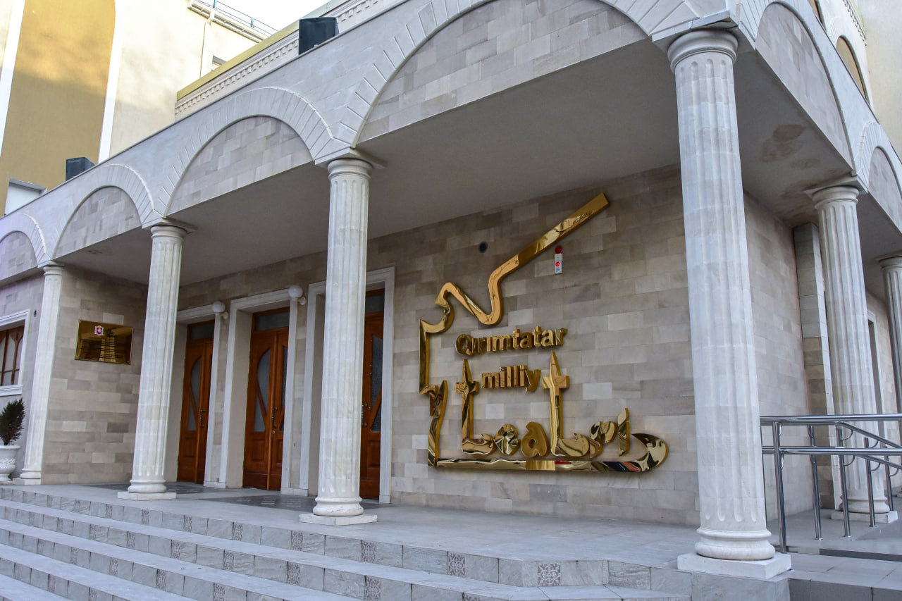 В Крымскотатарском театре установят систему аудиоперевода