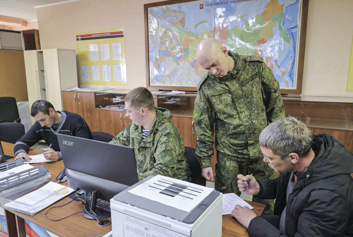 Водители, медики и операторы БПЛА:  почему в Крыму много желающих заключить контракт на военную службу