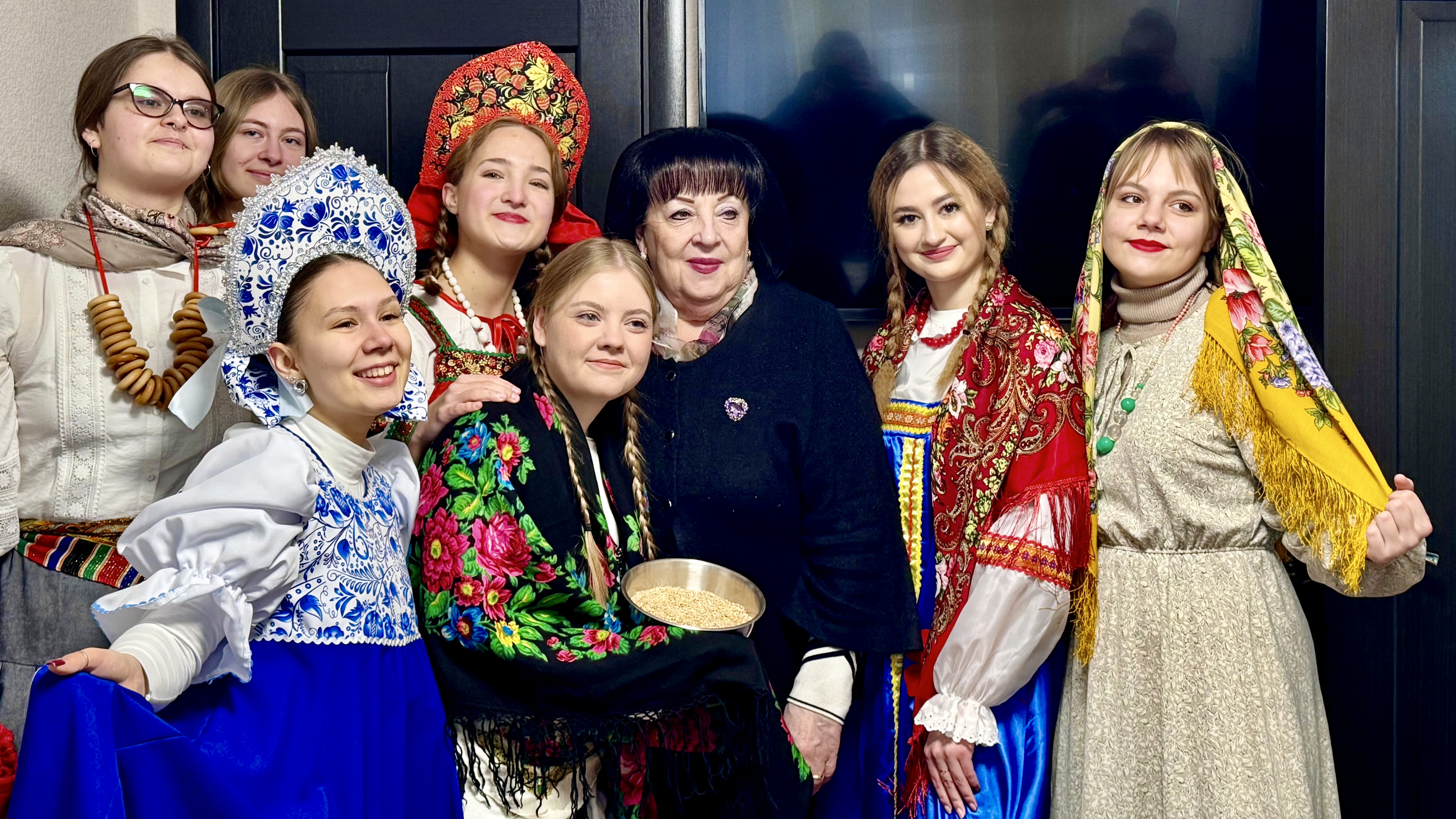 Студотряды Крыма поздравили партнёров праздничными колядками