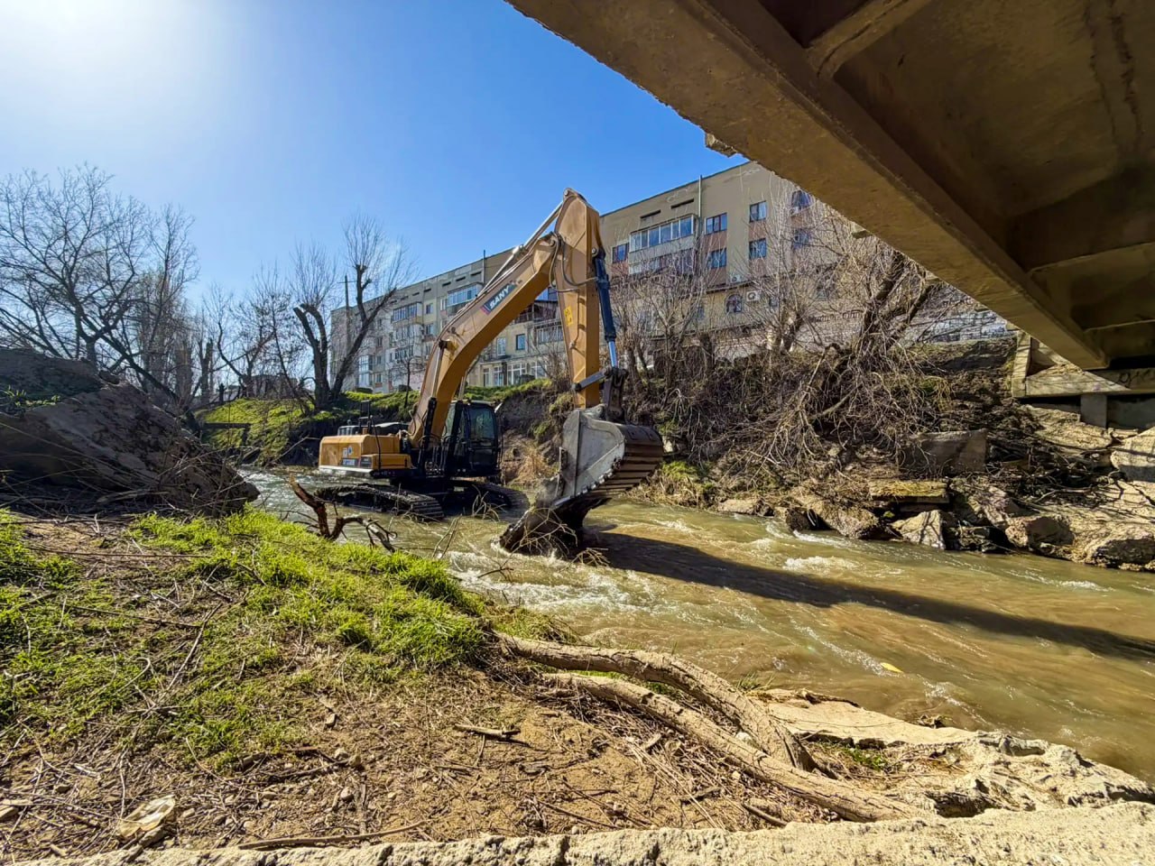 В Белоглинке начался ремонт моста: когда откроют движение по обеим полосам