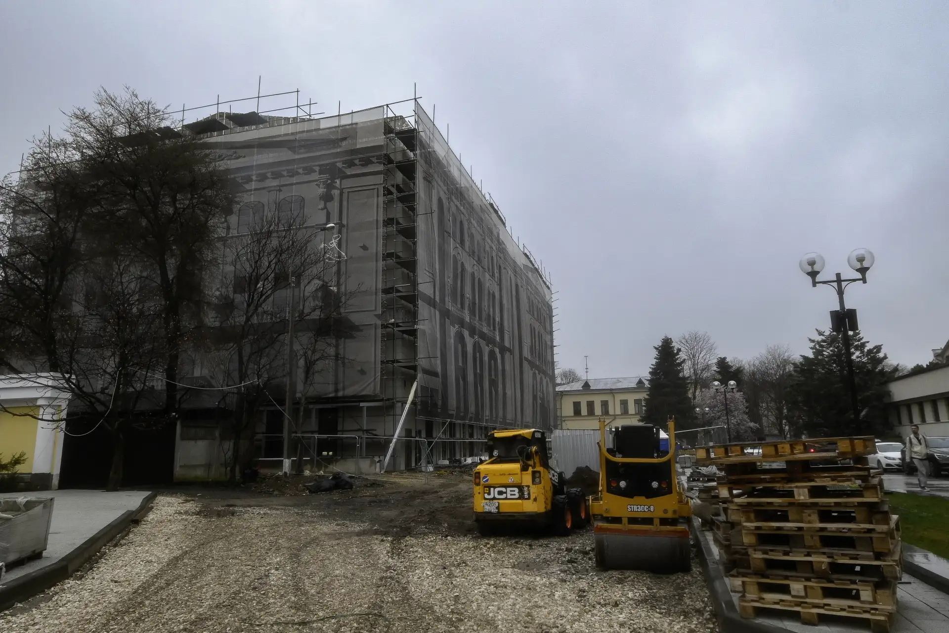 Когда достроят кукольный театр в Симферополе, реконструируют набережную в Коктебеле и сколько недостроев в Крыму