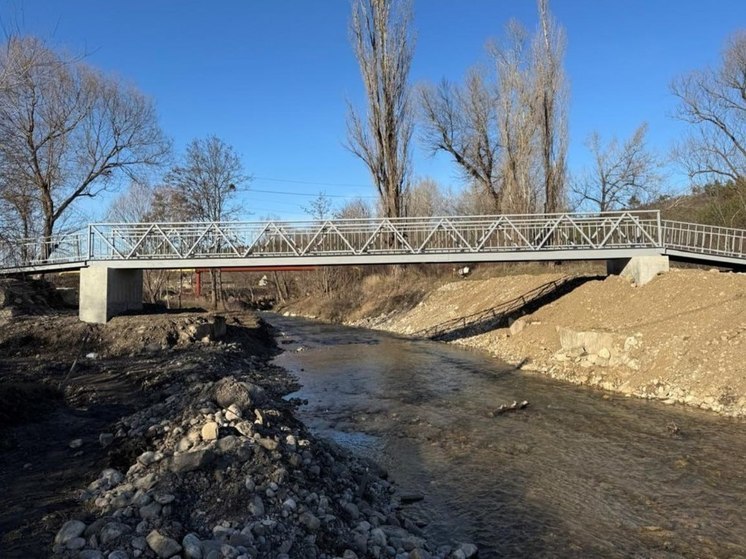 В Пионерском восстановили мост для пешеходов