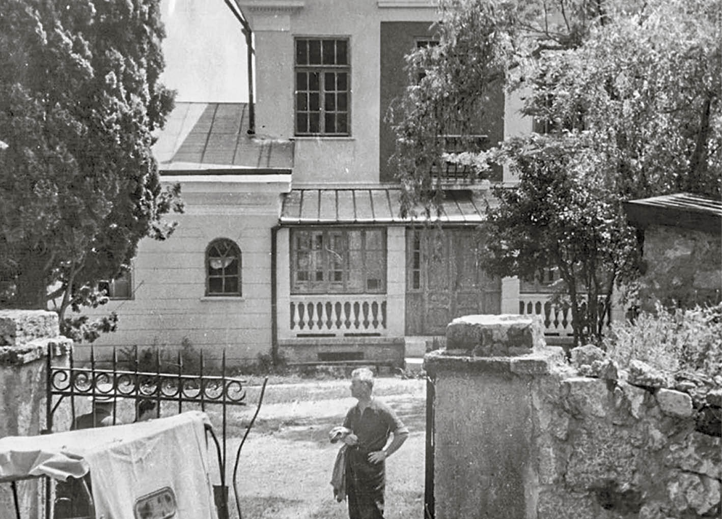 Редакция в каменоломнях, эвакуация личного состава в Керченском проливе: военкор Пётр Павленко в Крыму