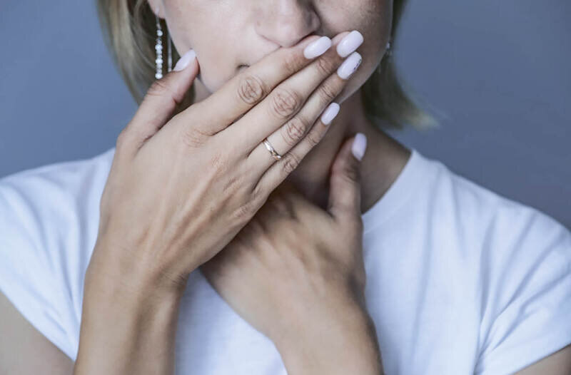 Почему пропадает голос и как его вернуть