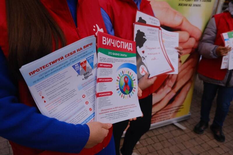 Сколько человек в Крыму живут с диагнозом ВИЧ - инфографика