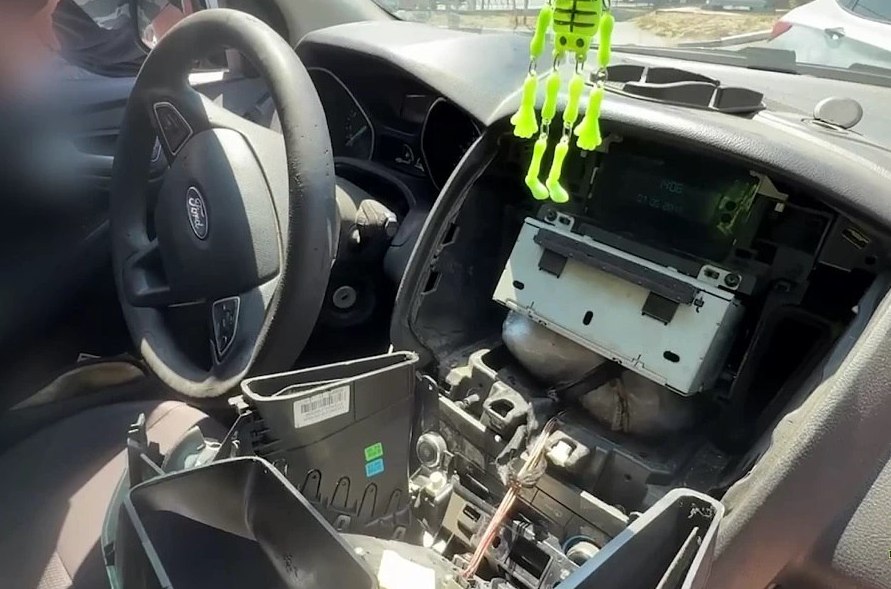 Солевой экспресс: в Симферополе поймали таксиста, доставившего 1 кг наркотиков из Краснодарского края