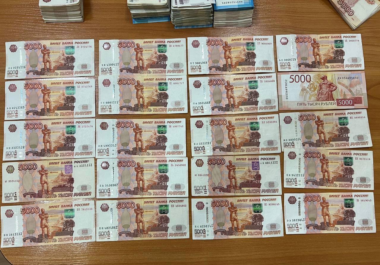 Евпаториец пытался дать сотруднику ФСБ взятку в размере 1,8 млн рублей