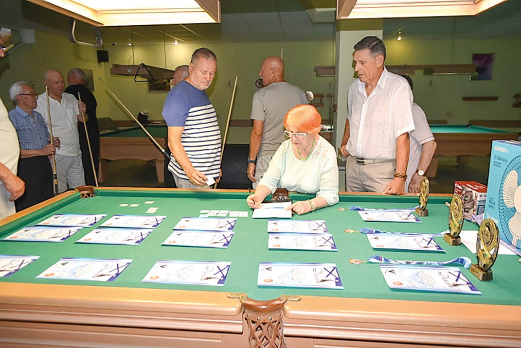 В Севастополе ветераны провели бильярдный турнир, посвящённый Дню ВМФ России