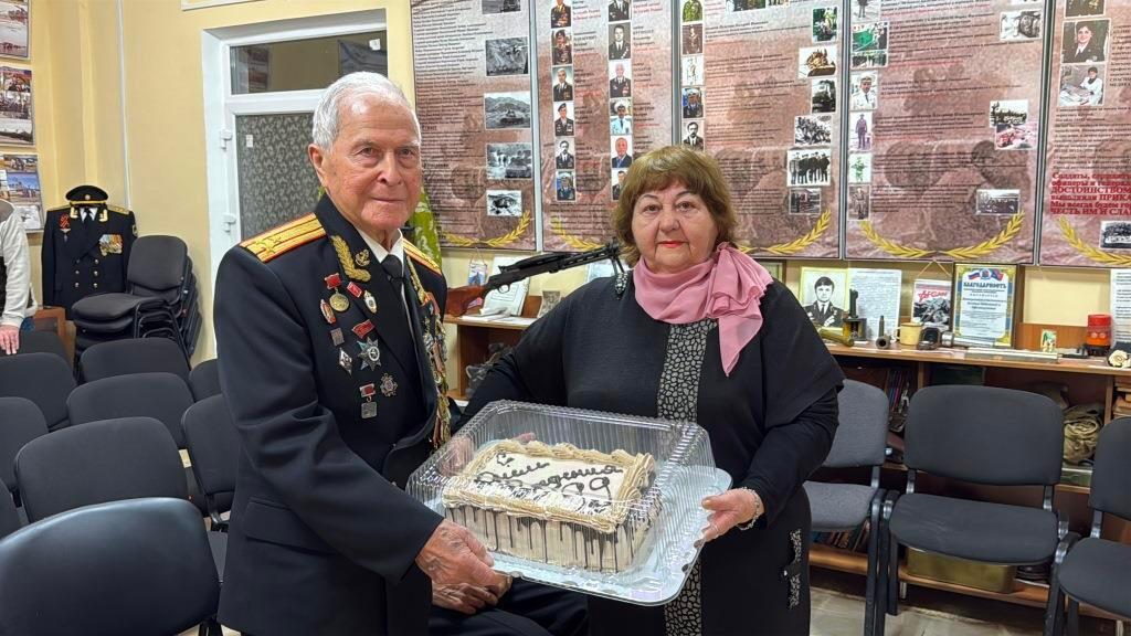 Ушёл на фронт подростком: ветеран из Новофёдоровки Фёдор Мочалин отметил 99-й день рождения