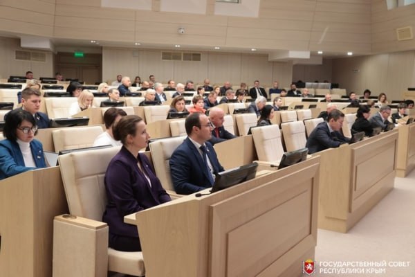 Миллион за первенца, новый список имущества для национализации и упрощение выдачи участков бойцам СВО: итоги сессии Госсовета Крыма